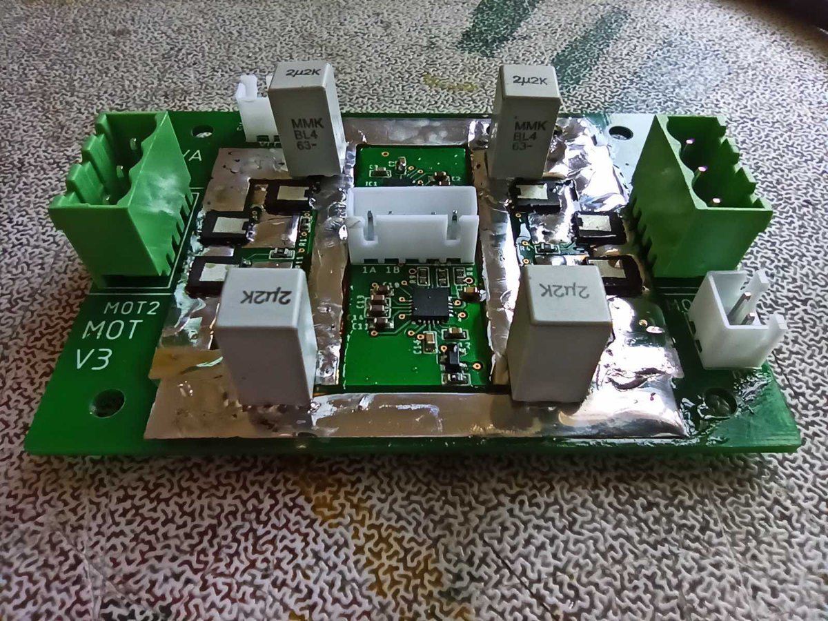 TEAM_RCVA's tweet image. Réception et montage de nos nouvelles cartes de puissance pour les deux moteurs principaux
#cdr2022