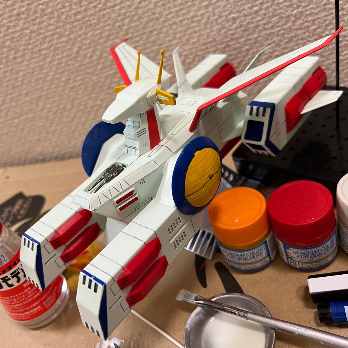 _koyochi_'s tweet photo. できた(*´∇｀*)人生初の旧キットの、
初塗装で、初木馬が完成ヽ(´▽｀)/
あと、人生初のセメダイン(ガンプラ用)を使った😊
旧キットを今まで勇気は出なくて温めてたけど、今までで一番、
作った‼︎できた‼︎自作‼︎を体感できて楽しかった✨
やっぱり、木馬は折り鶴みたいで可愛いな✨😳＃ガンプラ https://t.co/rEFb1Ym07Q