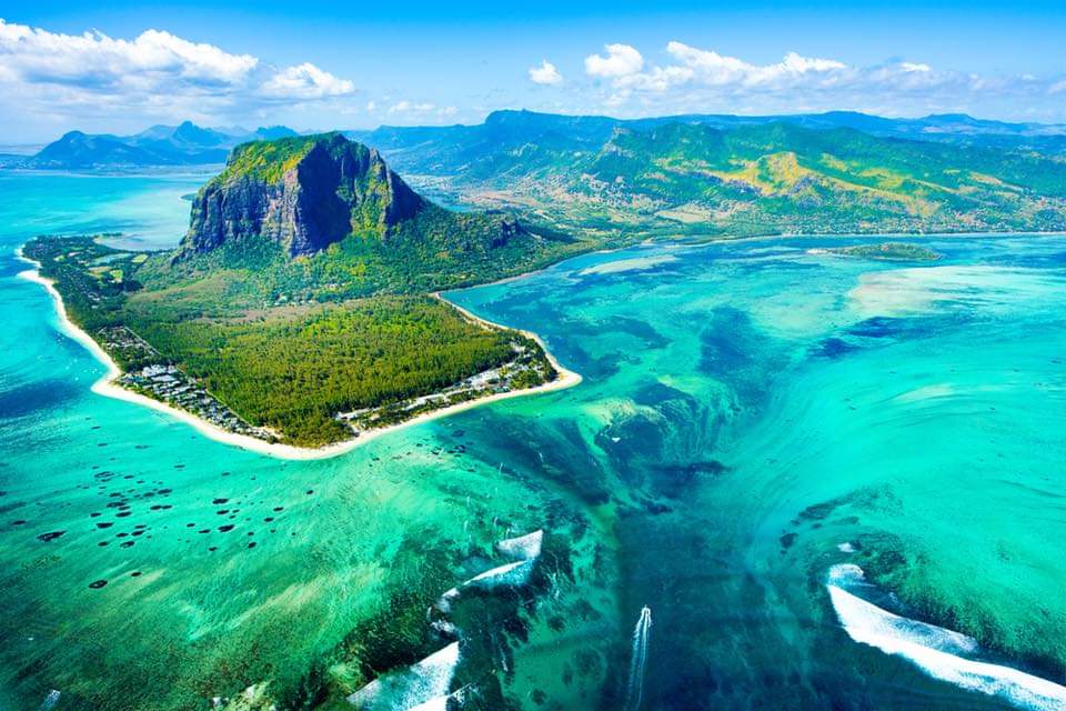 Flyyhighngetaw1's tweet photo. Beautiful scenery in Mauritius 🇲🇺💚🌴🍉
https://t.co/6dwXBqpjaV
#danii_travelhustler #travelphotography #hustle #flewout https://t.co/eSAk6vnMSO