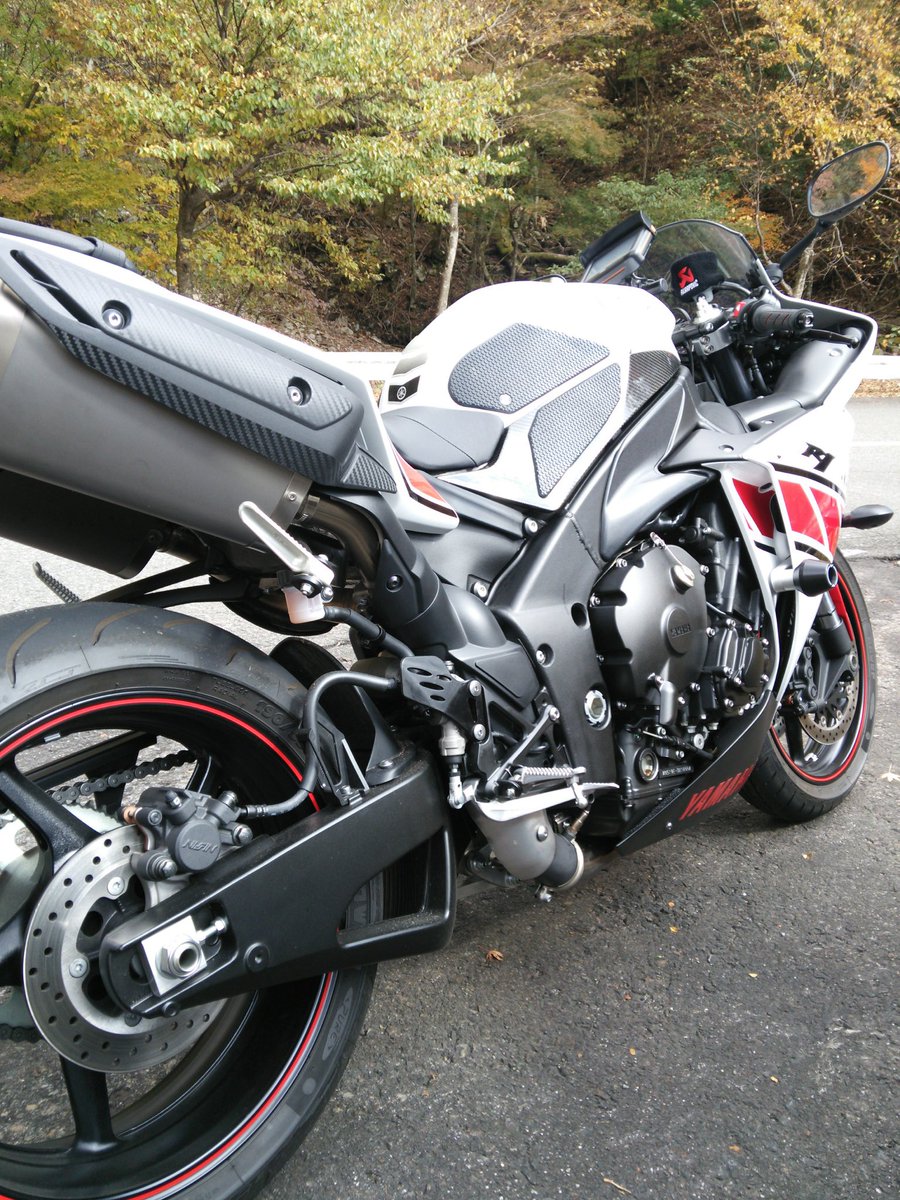 minekun7070's tweet photo. 固ツイ更新

名前:あっちこっち
年齢:オジサン
住み:兵庫県
車種:YZF-R1
足つき:つま先
好き:バイク、車、重機、アニメ、読書（漫画含む）ガジェット類
嫌い:常識のない人
一言:セパハンは無理でした。

#バイク好きと繋がりたい 
#バイク乗りとして軽く自己紹介 https://t.co/S1MUA4zCEQ