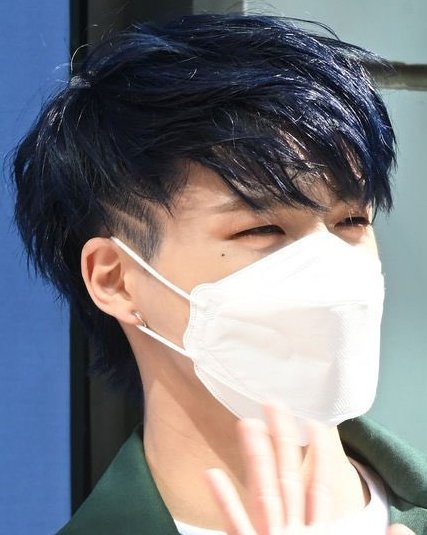 jaehyun 😭                                     jeno 😭