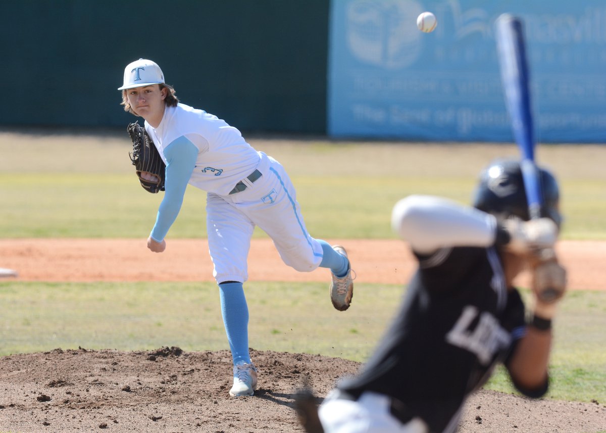 HPEmichael's tweet photo. Photo gallery: HiToms Varsity Classic baseball | HPE https://t.co/e902XMXyGd https://t.co/NB5wGpYdNY