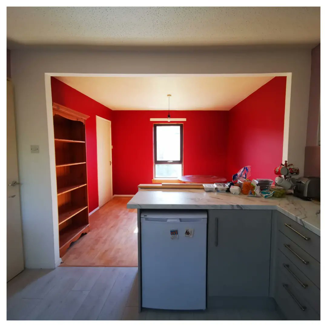 GeerafDecorator's tweet image. 🤓 Continuation of the project from last month🤓

😃Customer was so happy with the kitchen we redecorated recently that she decided to hire us again to do dining room😃

🧱We stripped old wallpaper, skimmed all walls and painted them with #valsparpaint 🧱