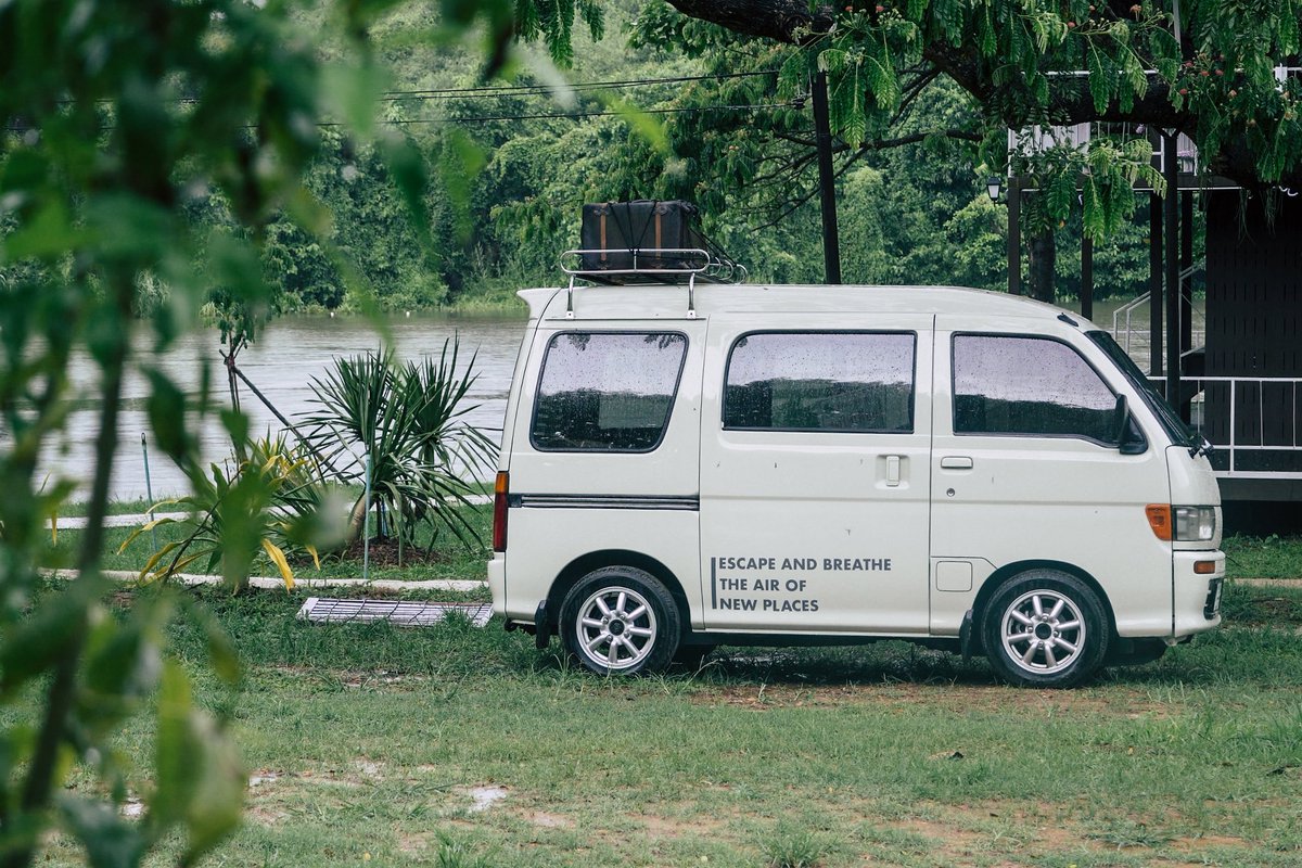 SlowDriveTH's tweet image. ใช้ชีวิตแบบง่าย ๆ ไม่ต้องอะไรเยอะ อะไรทำแล้วมีความสุข ก็ทำมันบ่อย ๆ 😎 🚐 🏕
.
My car | Daihatsu รุ่น Atrai S120 660 cc
Location | บ้านริมแคว แคมป์ปิ้งไซต์  ค่าบริการ 200 บาท/ท่าน
.
. 
#SlowDrive #ขับรถเที่ยว @Review_Thailand #กาญจนบุรี