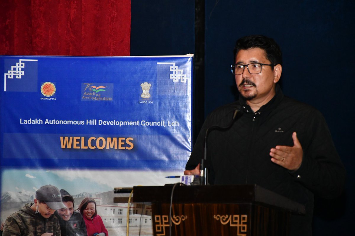 DIPR_Leh's tweet photo. Chairman @LAHDC_LEH @tashi_gyalson addressing the gathering during the launch of #FreeSSCCoaching for the aspirants of #Lehdistrict at #SSK Leh.
@Angchuk5 @DC_Leh_Official @EmploymentLeh @ddnewsladakh @prasarbharti @PBLadakh https://t.co/HK6aOKGRQ0