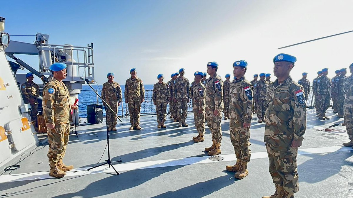 Puspen_TNI's tweet photo. Naik Pangkat, Empat Prajurit Satgas MTF TNI Konga XXVIII-M/UNIFIL Disiram Air Laut

👉https://t.co/zqDRYRChsU

#TNI #SatgasMTFTNI #Konga #Unifil #Lebanon #Kenkat https://t.co/xRqviqCIsd