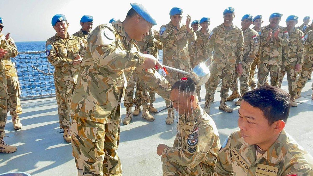 Puspen_TNI's tweet photo. Naik Pangkat, Empat Prajurit Satgas MTF TNI Konga XXVIII-M/UNIFIL Disiram Air Laut

👉https://t.co/zqDRYRChsU

#TNI #SatgasMTFTNI #Konga #Unifil #Lebanon #Kenkat https://t.co/xRqviqCIsd