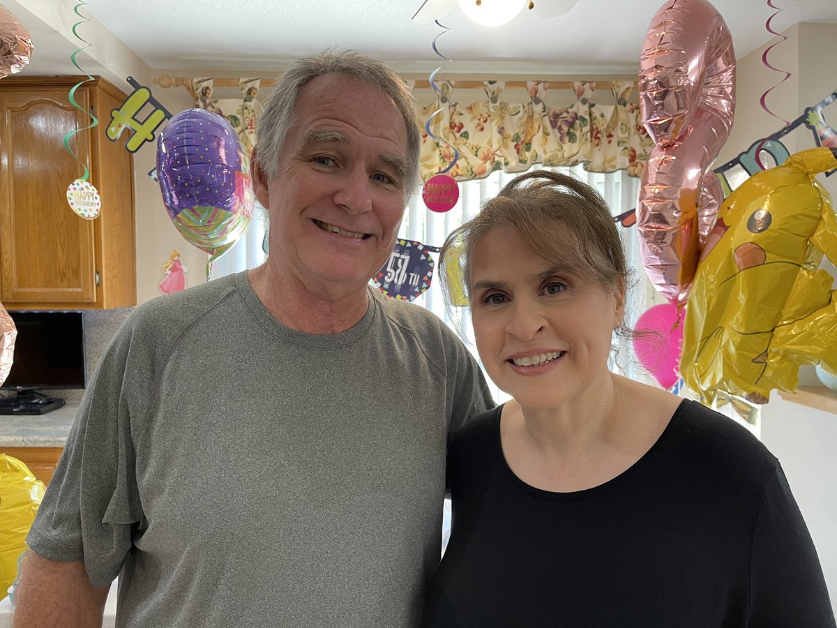 mama2alexis's tweet photo. 57 🎂🎈🎉
Very Blessed and happy to be with family!!
Thank you all for the Birthday wishes! 💖 https://t.co/izkGL6hlmv