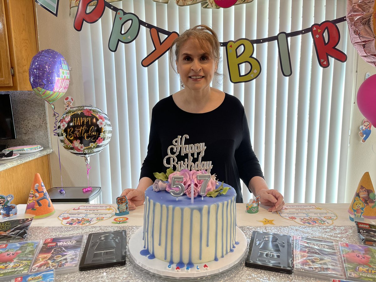 mama2alexis's tweet photo. 57 🎂🎈🎉
Very Blessed and happy to be with family!!
Thank you all for the Birthday wishes! 💖 https://t.co/izkGL6hlmv
