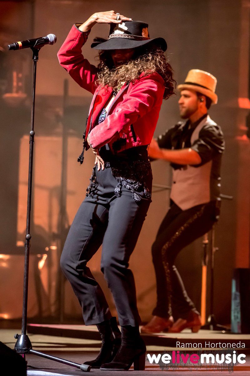 ☝🏻Estuvimos “tan agustito” ayer con <a href="/rosarioficial/">Rosario Flores</a> en el <a href="/Liceu_cat/">Gran Teatre del Liceu</a>…! 

👉🏻 wp.me/p7UznM-ndC

📷 #RamonHortoneda
🙏 <a href="/guitfestbcn/">Guitar BCN</a> <a href="/theprojectbcn/">TheProject</a> 
📀 <a href="/UniversalSpain/">UniversalMusicSpain</a> 
🗞 <a href="/welivemusic_es/">Welivemusic</a> 
⚙️ <a href="/EvaOrtizSoler/">Eva Ortiz Soler</a> 

#RosarioFlores
#TeLoDigoTodoyNotedigoNa