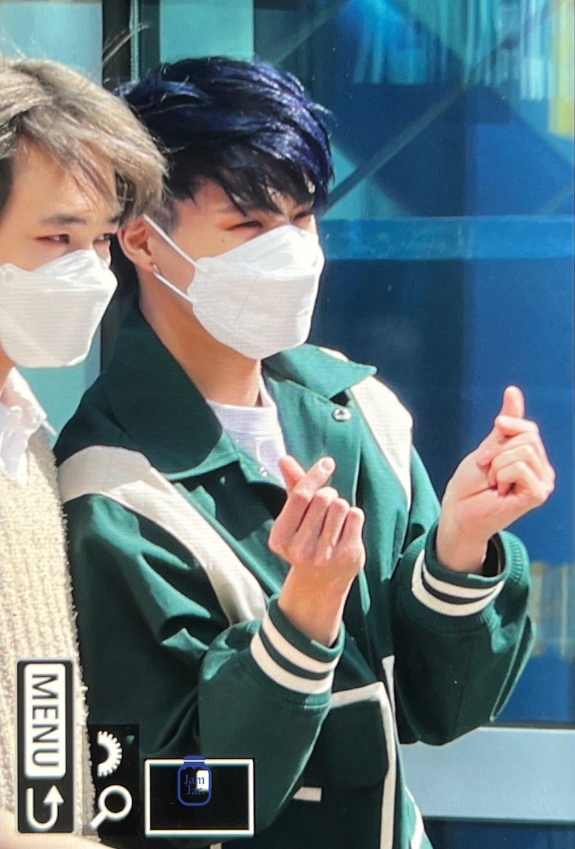 yourxn_'s tweet photo. Jeno hair style: 🤬🤐🥵💥
Jeno face: (.◜◡◝) https://t.co/FOX914Aon2