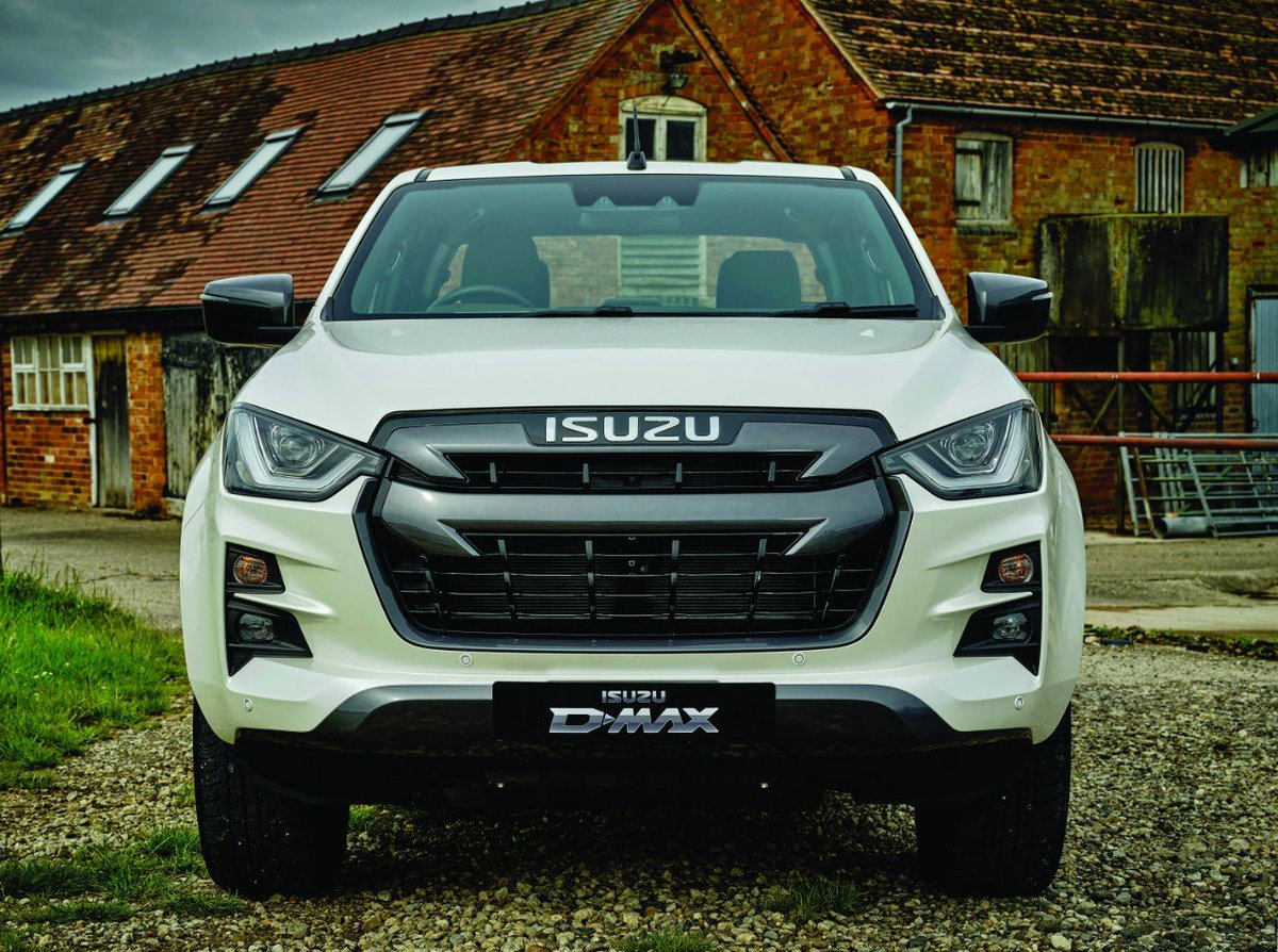 CARmagSA's tweet photo. A new bakkie is in town! The new and imposing 3,0-litre turbodiesel Isuzu D-Max is officially in SA and our editor is driving it along the garden route over the next two days. Impressions to follow.
#Isuzu #DMax #CARmag https://t.co/n8UTg9ived