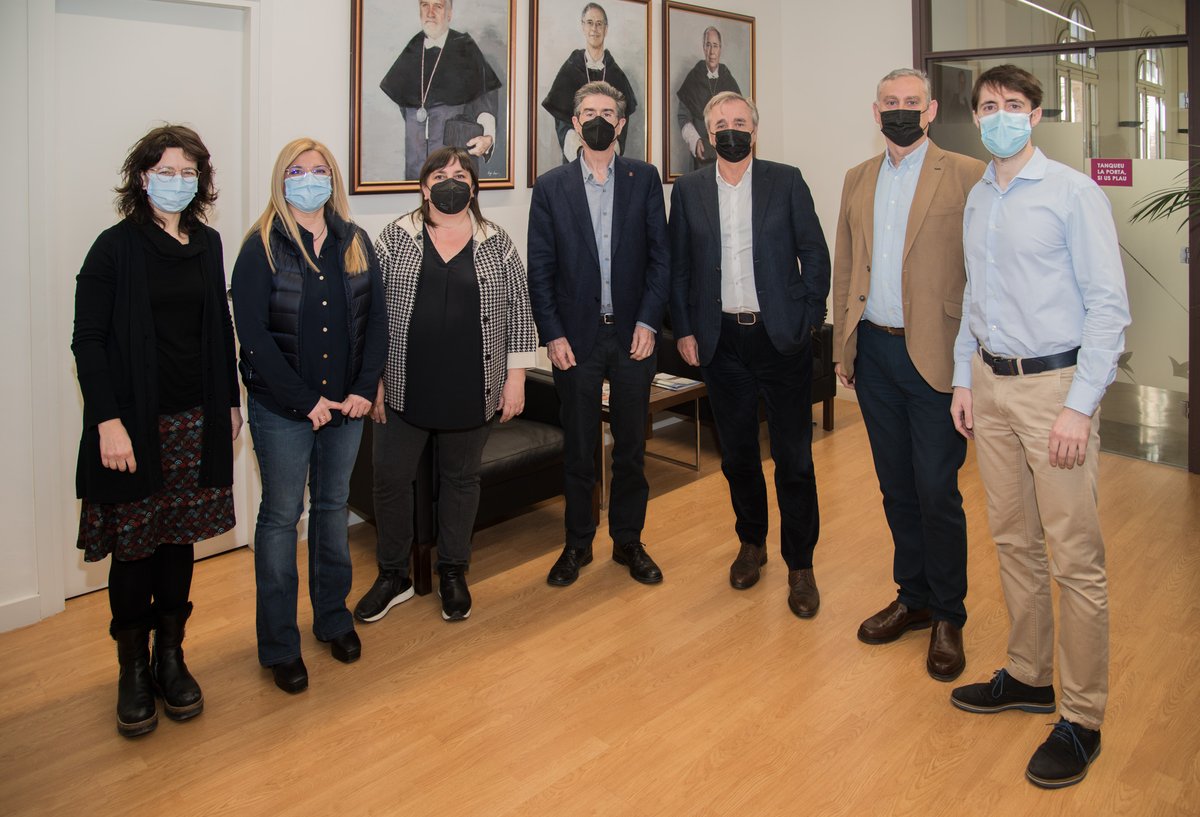EPS_UdL's tweet photo. L'@EPS_UdL i @MotorRodi van presentar ahir a la @UdL_info les beques RodiBeca't que inclouen el pagament del 50% de l'import de les matrícules de 4t i 5è curs, pràctiques curriculars remunerades i la seua posterior incorporació a l'empresa per a 2 alumnes https://t.co/ldwOK8vxEm https://t.co/G76S1Mv5Mc