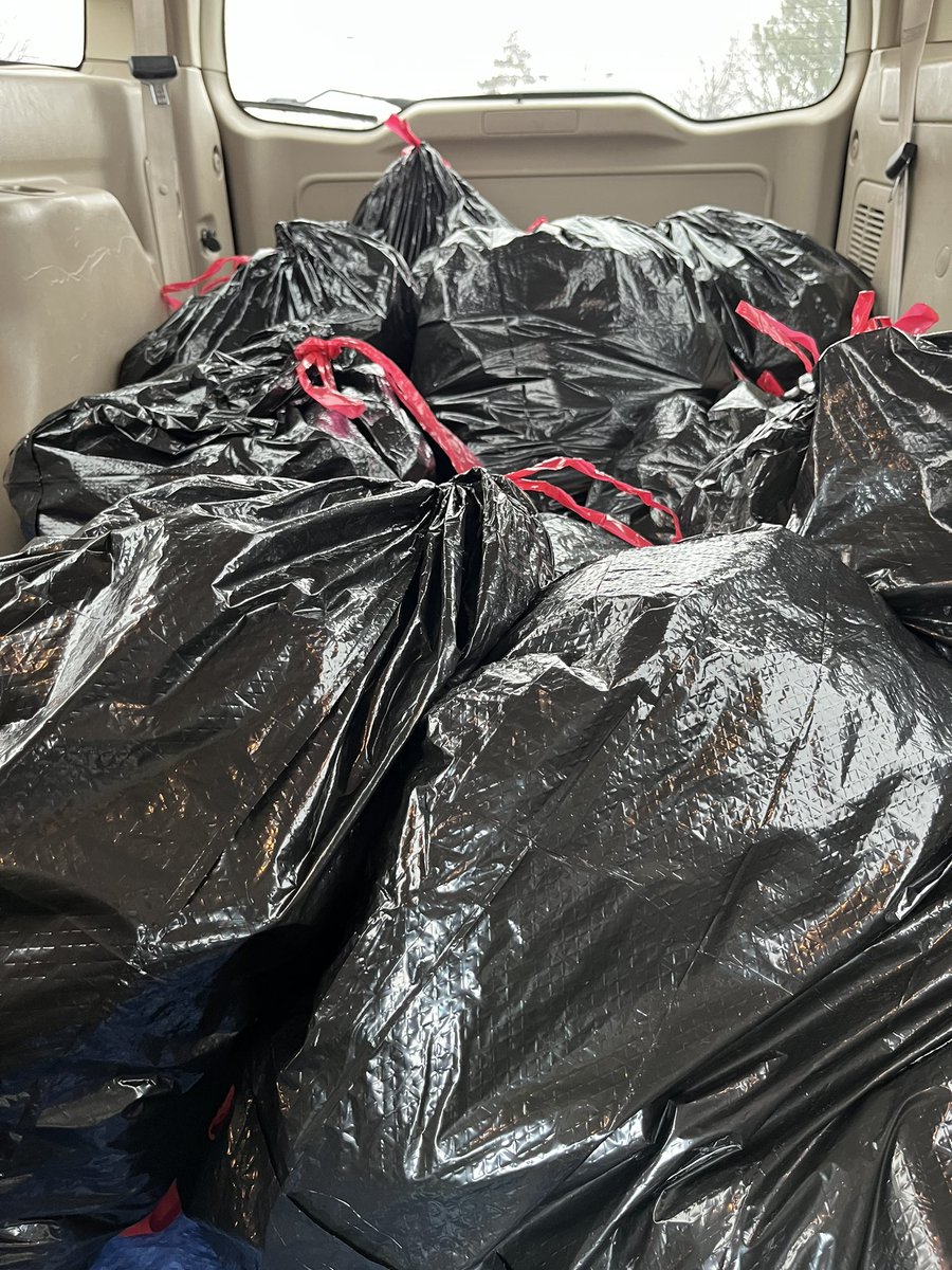 LeahDeMarest21's tweet image. Thank you to Cushman Wakefield: Iowa Commercial Advisors for your continued donation of cans and bottles for our Ed Ease Iowa! @IowaCommAdvsr 
edeaseia.com 

#westdesmoines #nonprofit #education