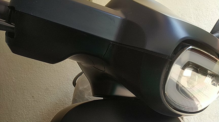 CAOmkarPulgam's tweet photo. @OlaElectric @bhash @varundubey @autocar @MotorOctane has crack within a month of use. Annoying sounds under the handle everytime. Very low quality product.👎👎 
Worried if the crack damages headlights too while riding.... https://t.co/As6Qx21ITx