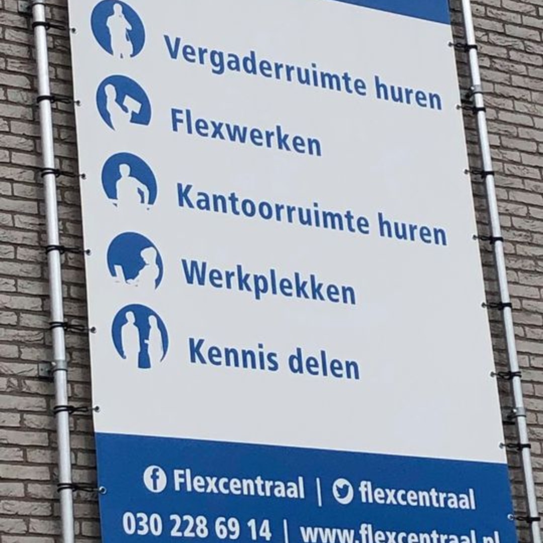 flexcentraal's tweet photo. Er zijn kleinere #kantoren per maand (of per week!!) te huur @flexcentraal! vanaf 20 m2 op begane grond of 1e verdieping vlakbij #utrecht #baarn #dendolder #soest #hilversum #debilt #bilthoven #NS Station #zeist  #maartensdijk #vrouwelijkeondernemer #werkplek #office #space https://t.co/mAHez2onse
