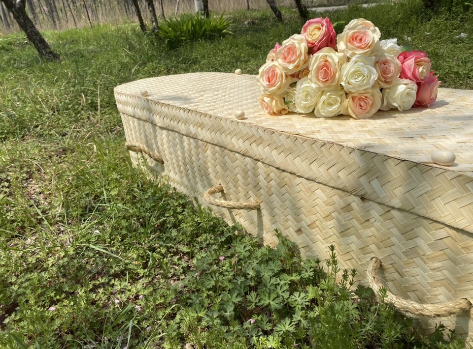LunenHandicraft's tweet photo. New designed oval bamboo coffins in 2022, we believe that ecological coffins not only choose materials for sustainable development, but also need reasonable prices and economic efficiency.
#ecocoffins #natural #innovate #ecologicalcoffins #coffinsmanufacturer #competitiveprice https://t.co/hu8PndV8yF