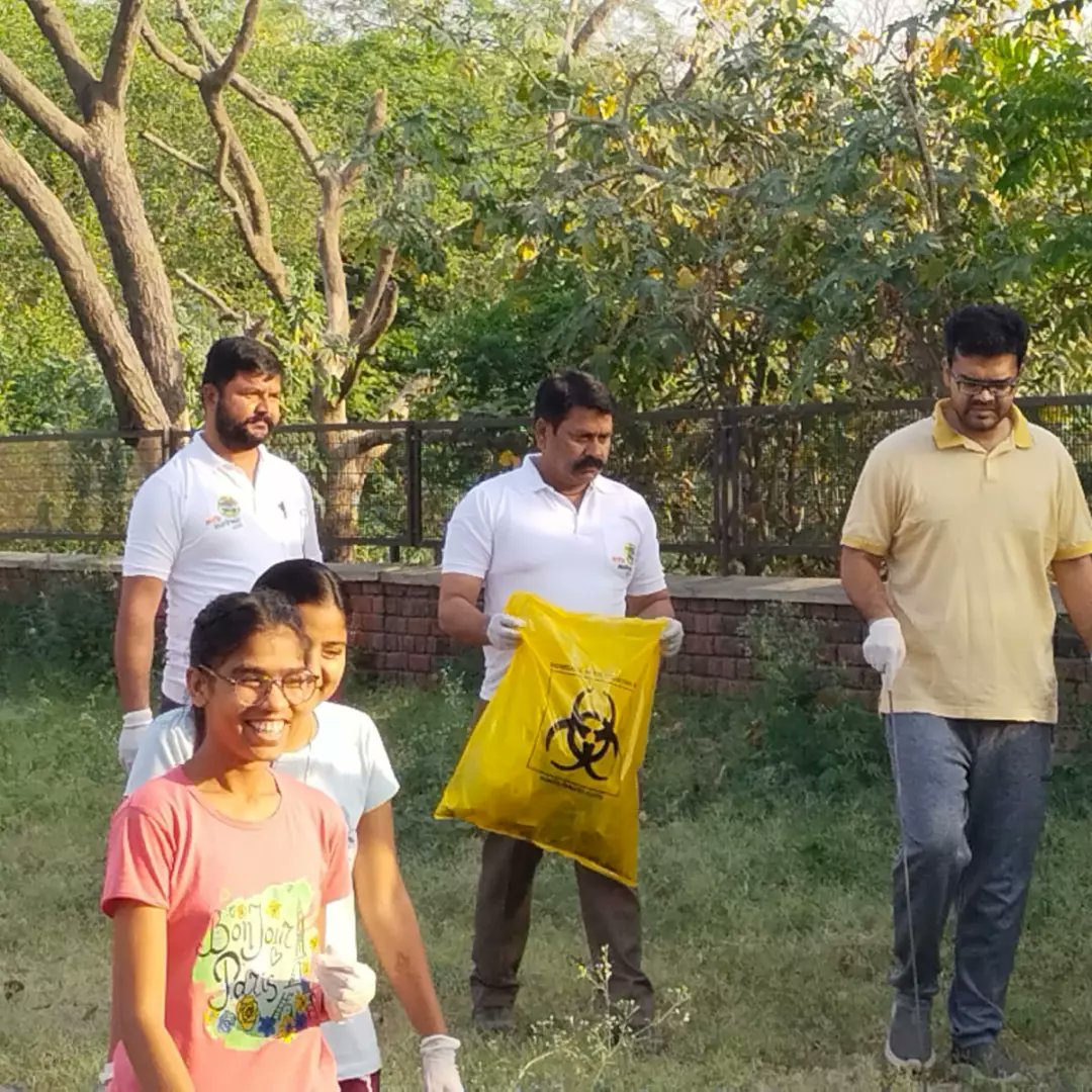 Commissioner MC Patiala Sh.Keshav Hingonia flagged off a Awareness-cum-Cleanliness Drive "CLEAN PATIALA - GREEN PATIALA" at Govt Polytechnic College for Girls Patiala
#Shramdaan #SwachhPatiala #CleanPatiala #PloggingDrive #pmoindia #MCP800242 #SS2022Patiala
#SayNoToPlastic