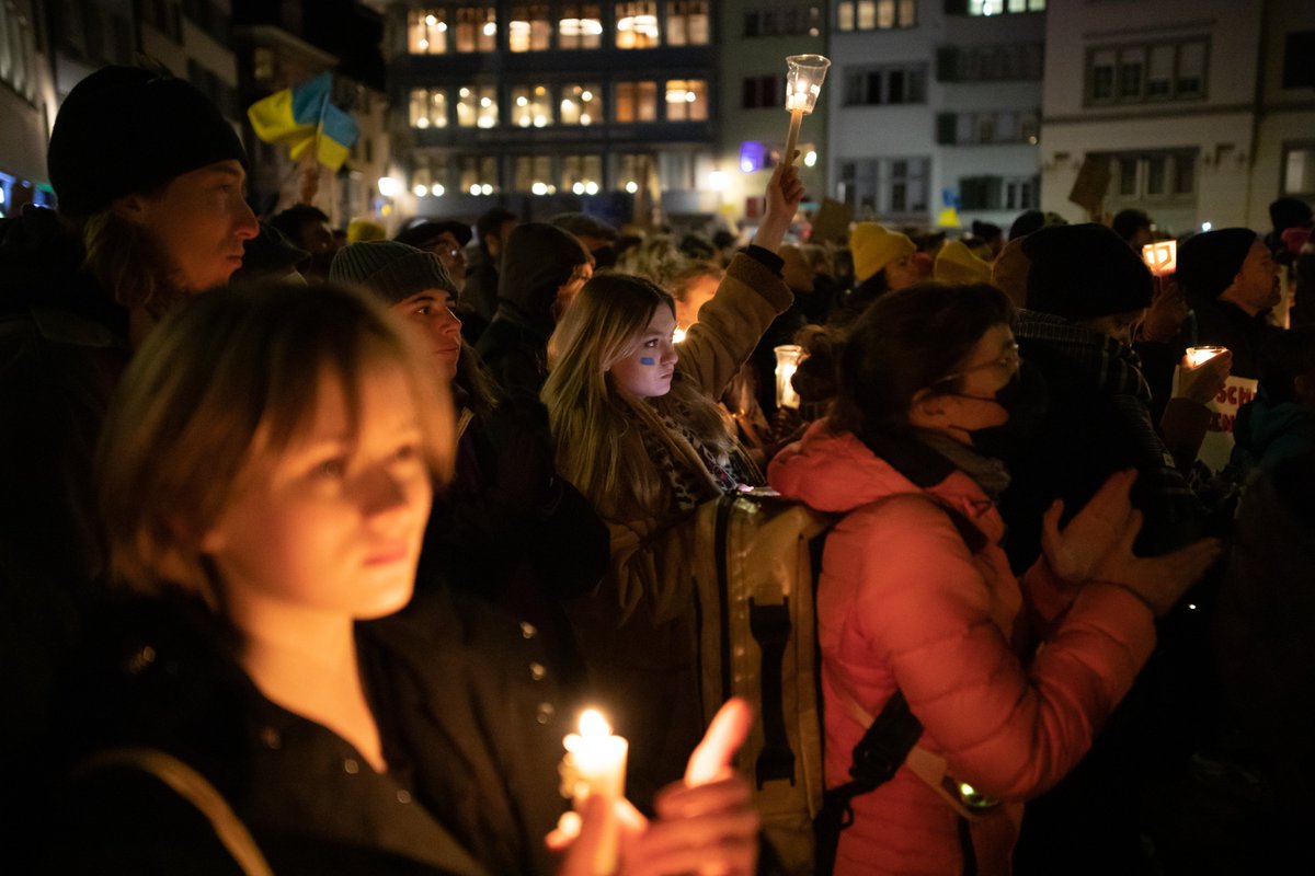 «Depuis le 24 février, l'Europe est en guerre. Nous sommes ébranlés·es et nous nous levons : pour les habitants de l'Ukraine, pour la paix, pour la démocratie.» Stefanie Pfändler - coprésidente #StandUp4Democracy
#démocratie #ensemble #maintenant 
➡️ 4democracy.ch