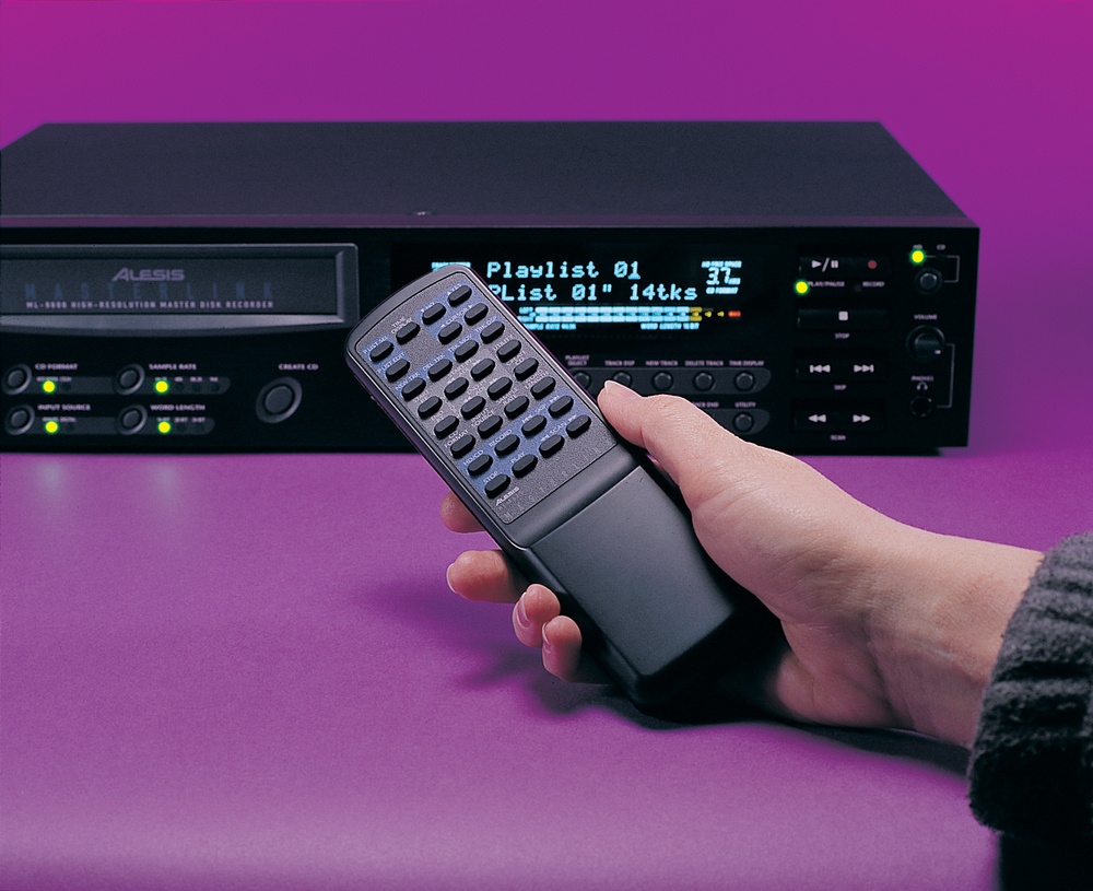 soundonsoundmag's tweet photo. 22 years ago in the April 2000 edition we were marvelling at the large hard drive of the @Alesis Masterlink which allowed you to create CD‑R masters without ever booting up a computer.
https://t.co/g8FlJyF7xm
#vintagegear #vintage #Alesis #cdmastering #mastering #tbt https://t.co/GjcOaIjO0l