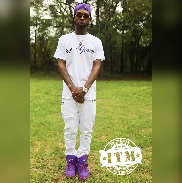 ThePurplePrince's tweet photo. The Purple Prince 💜👑 Always fresh in my @9fivers &amp; @EwingAthletics @CoachEwing33 #JCool #StayConsistent2  #outnow ♻️✌🏿 https://t.co/3MXq77eu7q