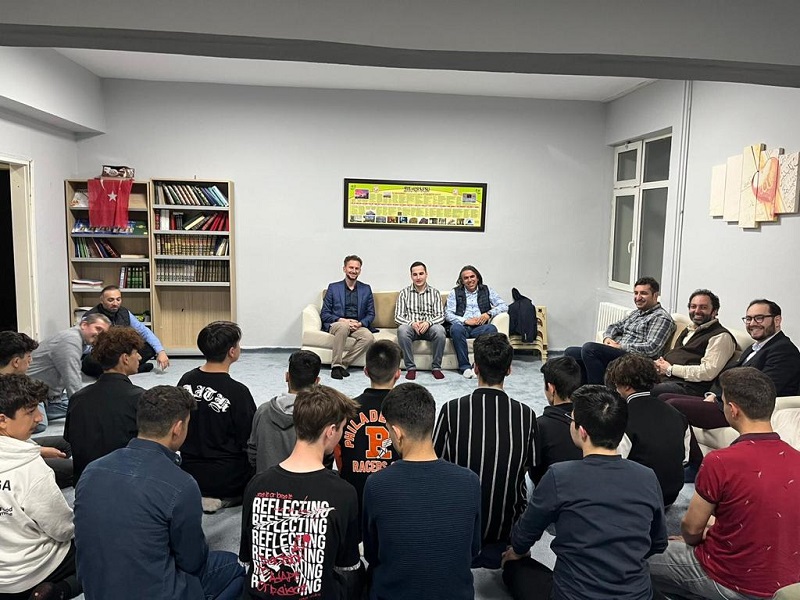 Kaymakamımız Sayın #AhmetFarukBEYAZIT, İlçe Milli Eğitim Müdürü Sayın Aydın NARİN ve Şube Müdürü Sayın Atalay TOKAT ile birlikte Keles Anadolu İmam Hatip Lisesi Pansiyonunda hazırlanan iftar programında öğrenciler ile bir araya geldi.