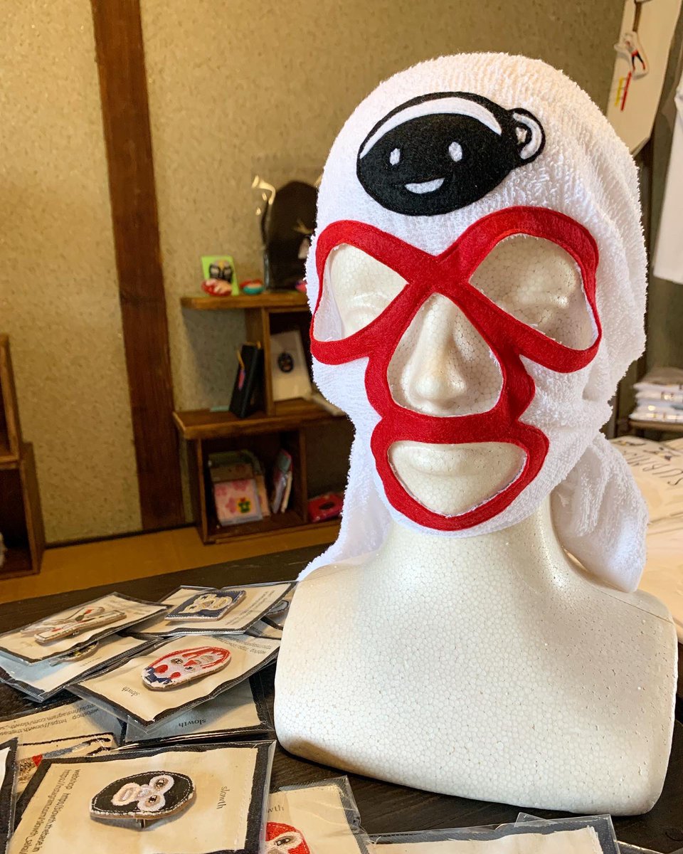 yuka_neiro's tweet image. ちょっと！ちょっと！
slowthさんと
デストロイ屋さんから
どしどしお品が届いてます。
ネイロ堂。&amp;amp;slowthの
ダブルネームTシャツと、
デストロイ屋さんの
ネイロちゃんタオルマスク✨

嬉しくて涙がでちゃう
みんな！
どうぞよろしくね！！

#マスクのススメ
#slowth
#デストロイ屋