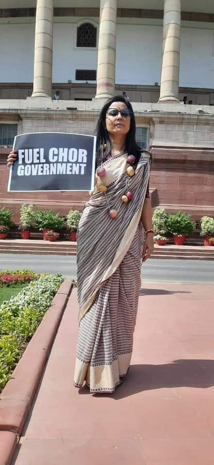 nageshpaladugu1's tweet photo. Fuel chor governament..

##పెట్రోల్120+
##100++
##gyas 1000+
##బీజేపీ == 0++ https://t.co/ACiUiSZ00q