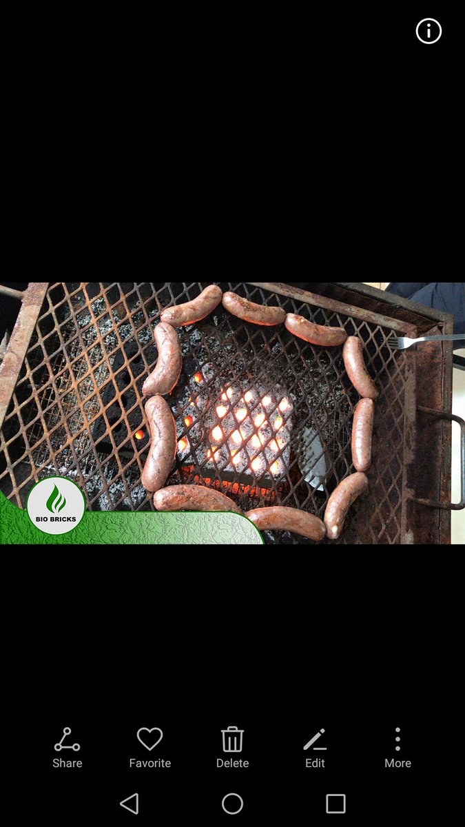 JJ_Nchabz's tweet photo. Dumelang kere kele reminder gore winter is kokoting, stay warm n cook nicely with our #biobricks without any smoke nor bad odor just pure heat for 5hrs for only R30 per brick.
#biobricks #heatcreatedbynature #coopheating #cook #braai #Diepsloot #Rupert https://t.co/8Bce8rwxRA