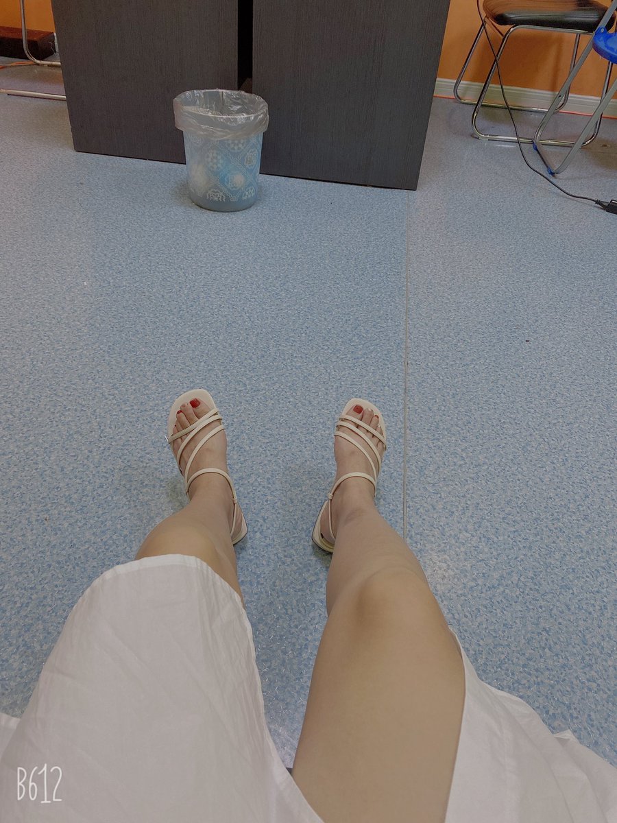 #绿帽 #绿奴 #母狗 #淫妻 #足控 #美腿 可以说是我老婆这腿加剧了我的足控 https://t.co/Io989NQ33O