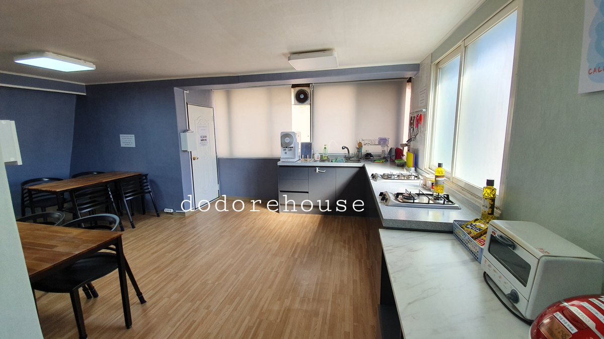 DodoreHouse's tweet photo. For female student. Single room. deposit 450,000KRW. rent 450,000KRW utilities 50,000KRW. available 19th  May 2022. 
contract period until the end of November or the end of Feb 2023.or more. 
5minutes to Yonsei university. 10~15minutes to Ewha university. 15minutes to Seogang https://t.co/sGtt9I5R1V