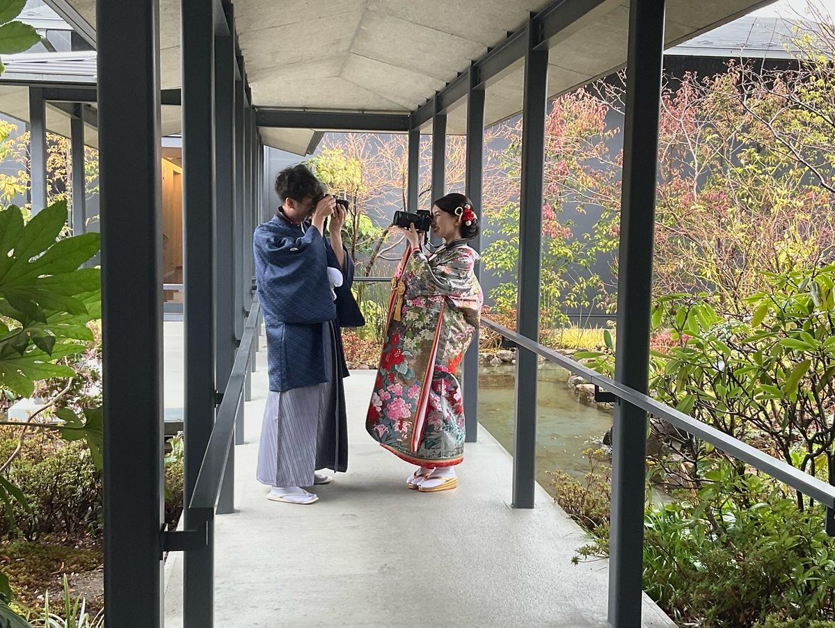grandwmito's tweet photo. 前日の前撮りのご様子です😊

お二人の共通の趣味はカメラ📷
お互い取り合ったお写真は
思い出としていつまでも記憶に残り続けます🍀

まもなく迎える結婚式当日が
より楽しみになる瞬間です🌸

#前撮り 
#結婚式のチカラ2022 
#グランダブリュー https://t.co/cPrlqplFN8