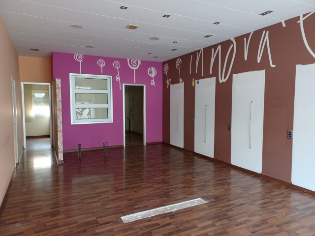 Fesclat's tweet photo. Vols obrir un negoci? T'oferim un perfecte local comercial al centre de Gelida! 🔝👌
PREU: 600€/mes (ref. Loc.133) https://t.co/DVeOCAt0E5