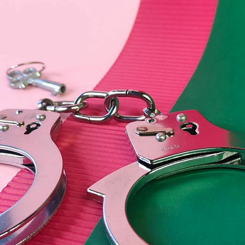 MKinksters's tweet photo. Heb jij wel eens handboeien gebruikt?
#meetthekinksters #handboeien #handcuffs #bondage #bdsm #kink #kinkster https://t.co/fUyOhU6Ogx https://t.co/wQy2kdEva1