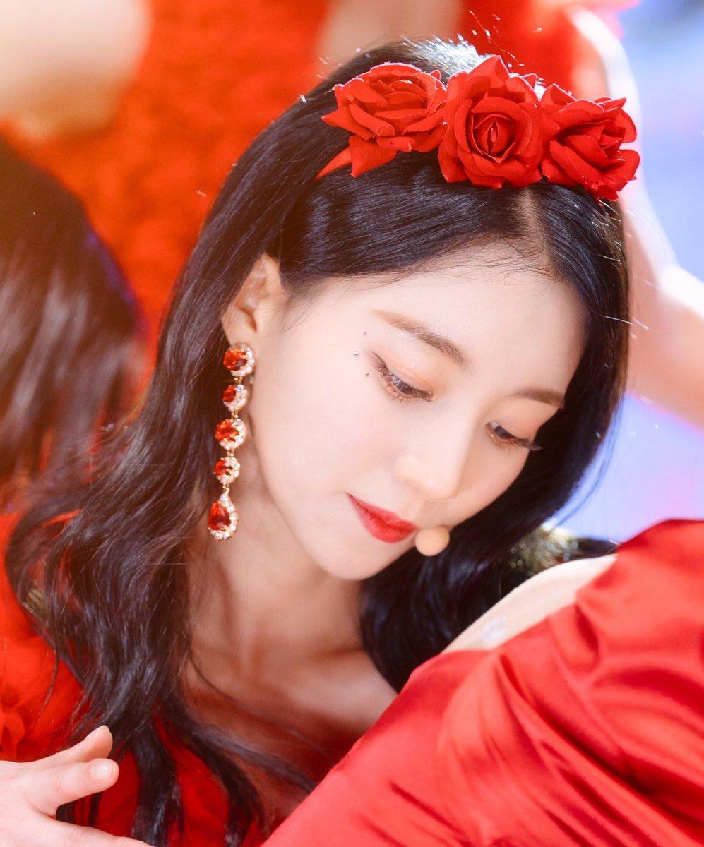 BYBFILES's tweet photo. 220403 sbs inkigayo real love pdnote

#yubin #유빈 #ohmygirl #오마이걸 https://t.co/xlEtC8txzP