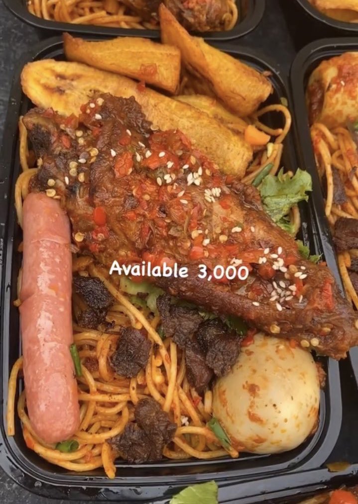 somtos_kitchen's tweet image. What are you buying from us today? 

1: Special fried rice &amp;amp; Turkey/chicken/fish

2: pasta 

3: Detty Rice 

4: coconut rice.

Buy from us. Our meals are delicious and very filling
