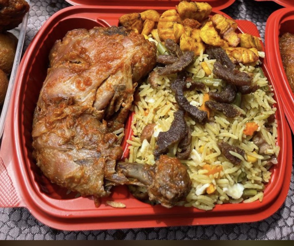 somtos_kitchen's tweet image. What are you buying from us today? 

1: Special fried rice &amp;amp; Turkey/chicken/fish

2: pasta 

3: Detty Rice 

4: coconut rice.

Buy from us. Our meals are delicious and very filling