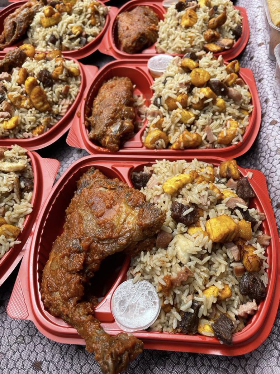 somtos_kitchen's tweet image. What are you buying from us today? 

1: Special fried rice &amp;amp; Turkey/chicken/fish

2: pasta 

3: Detty Rice 

4: coconut rice.

Buy from us. Our meals are delicious and very filling