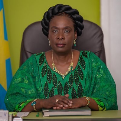 GeneLeviChrist1's tweet photo. 1997 Elle commnce activmnt sa carrière Politique,comptns aurjd° 25ans d CarrPol dnt 21 ans en tant que Député Nat SE @adelekayinda01, est la 1ere Femme a être Élue dns la circonscript° d #SANDOA voir mm ds la Provnc d #LUALABA, Elle a impacté +sieurs Fmmes en #RDC par sn courage. https://t.co/LG0Q9Lt3gm