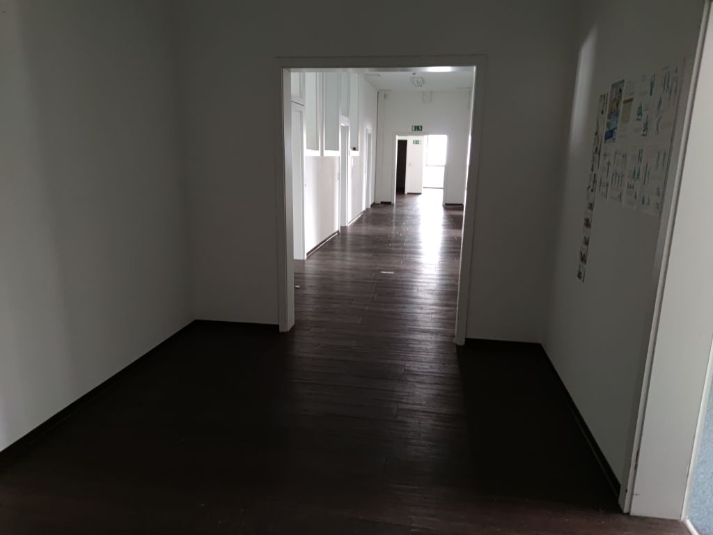 ERNW_ITSec's tweet photo. The last few weeks have been very exciting. What do you think happened? Here is a little hint: The hallway is quite empty. #ERNW https://t.co/VJ38oGI9F2