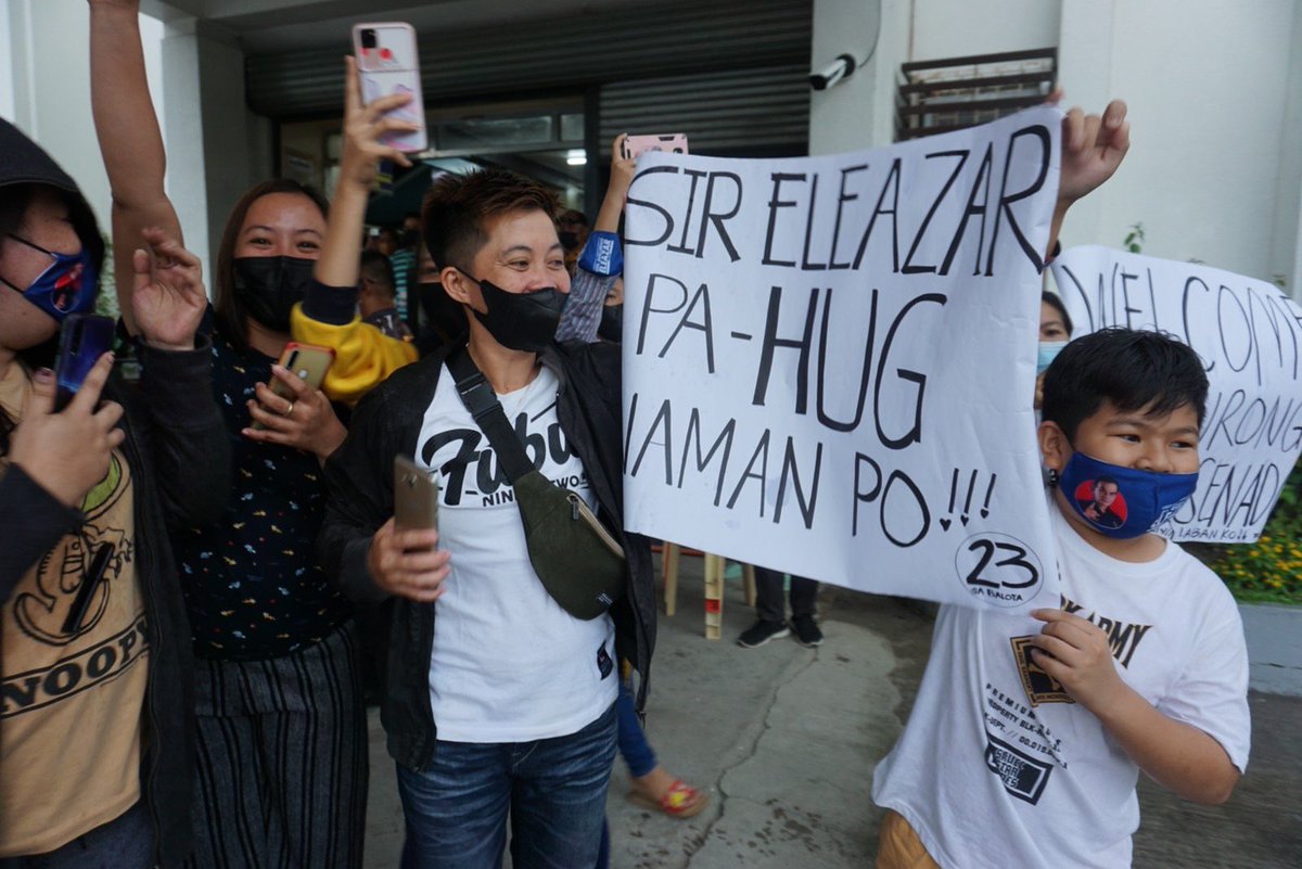 GeneralEleazar's tweet photo. ‘Pag niyakap ka ng kabataang ipinaglalaban mo, mas lalo akong naiinspire dito sa laban natin patungong Senado.
#23ELEAZAR
#SIGAngSENADO
#SIpagatGAling
#LabanNyoLabanKo https://t.co/4SiXDdDOkw