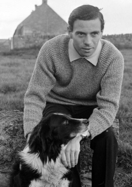 Jim Clark OBE 4th March 1936 – 7th April 1968

Farmer~
Edington Mains Chirnside
And Of Pembroke Bermuda.

World Champion Motor Racing Driver 1963 and 1965.
Winner of 25 Grand Prix Races.
Indianapolis 500 Winner 1965.

First Freeman of Burgh of Duns.

RIP Jim🏆🏁🏴󠁧󠁢󠁳󠁣󠁴󠁿