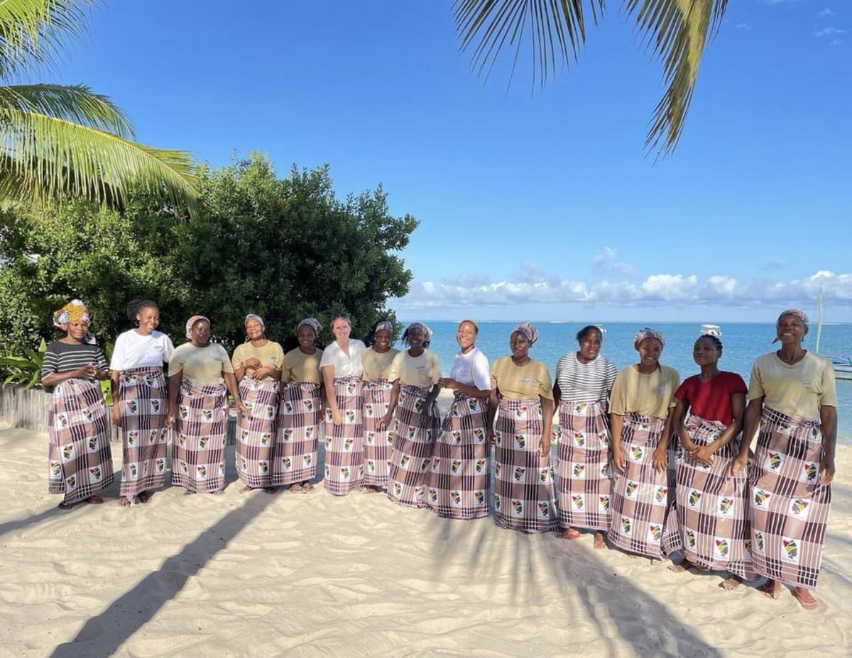 Happy Mozambican Women's Day to all the strong, caring, fantastic women of the world - and especially to the beautiful ladies of Azura. 
We could not do it without you 💪 
.
.
.
#azurabenguerra #womensday #womensupportingwomen #womenempowerment #mozambicanwomensday #mozambique