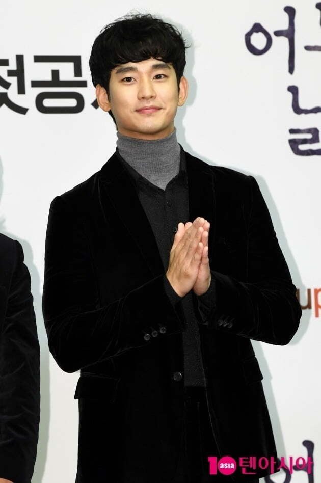 #KimSooHyun reportedly cast for #MyLoveFromTheStar scriptwriter Park Ji-eun’s new drama which is about the story of a chaebol family. 

#IU has declined the offer.