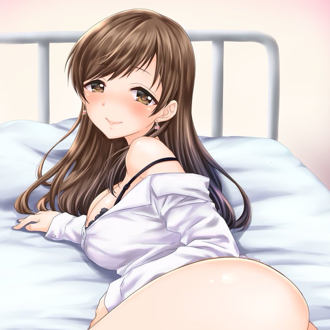 保健室で待ってる新田美波先生 