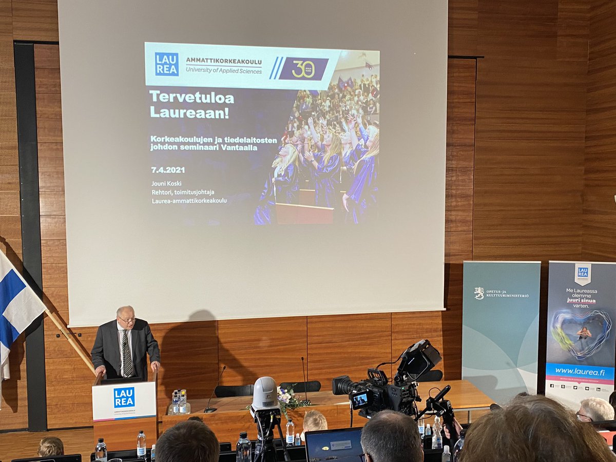 Korkeakoulujen ja tiedelaitosten johto koolla tänään Laureassa OKM:n seminaarissa. Rehtori <a href="/JOUKOSK/">Jouni Koski</a> avaamassa päivää