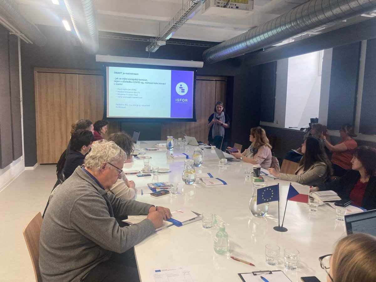 isfor_zu's tweet photo. Vzdělávací seminář “SMART řešení pro města, obce a regiony:
od strategie k implementaci”, tentokrát z Pardubického kraje. https://t.co/LZIWBYDytD