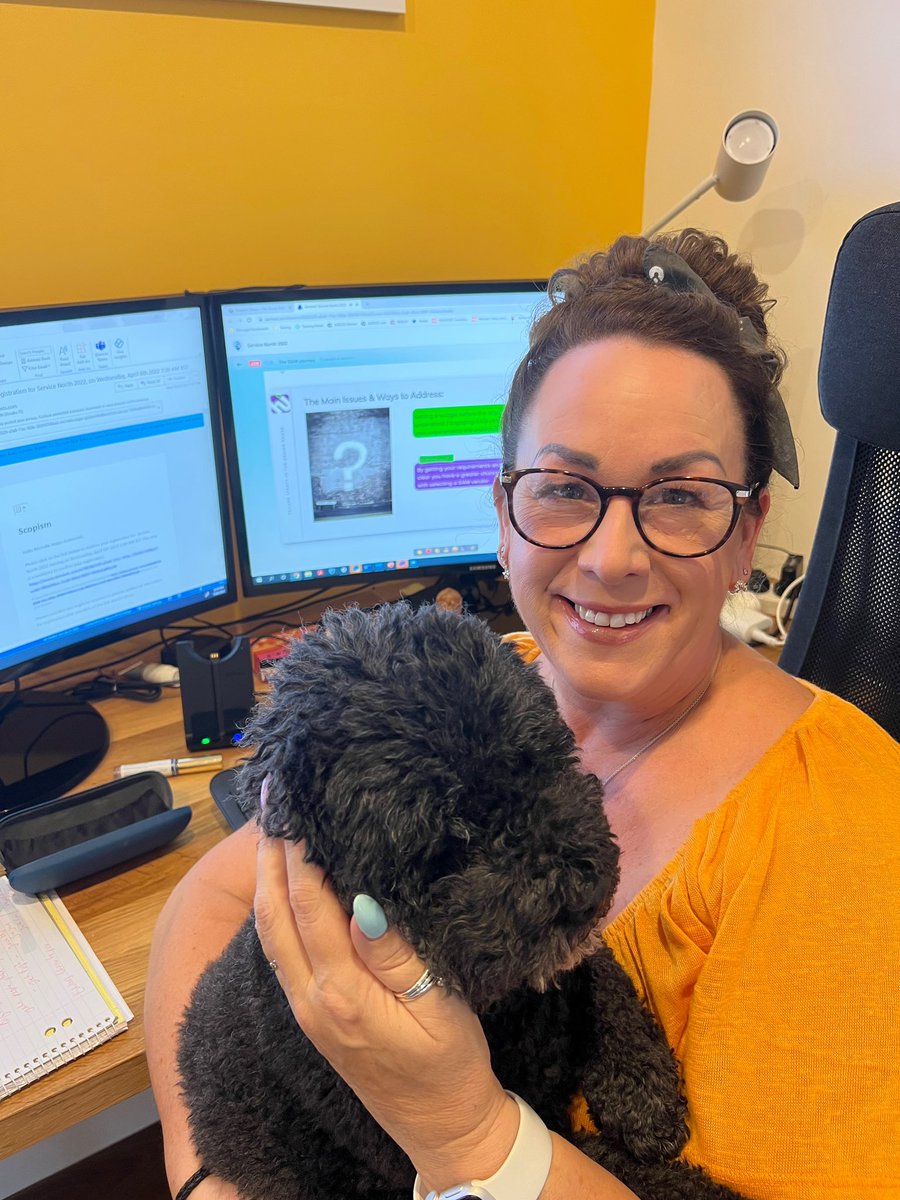 MMG9898's tweet photo. Flo and I are settled in for Day 2 of #ServiceNorth. #DogsofITSM #ServiceNorthselfies #SIAM https://t.co/iM4cQSIkJX