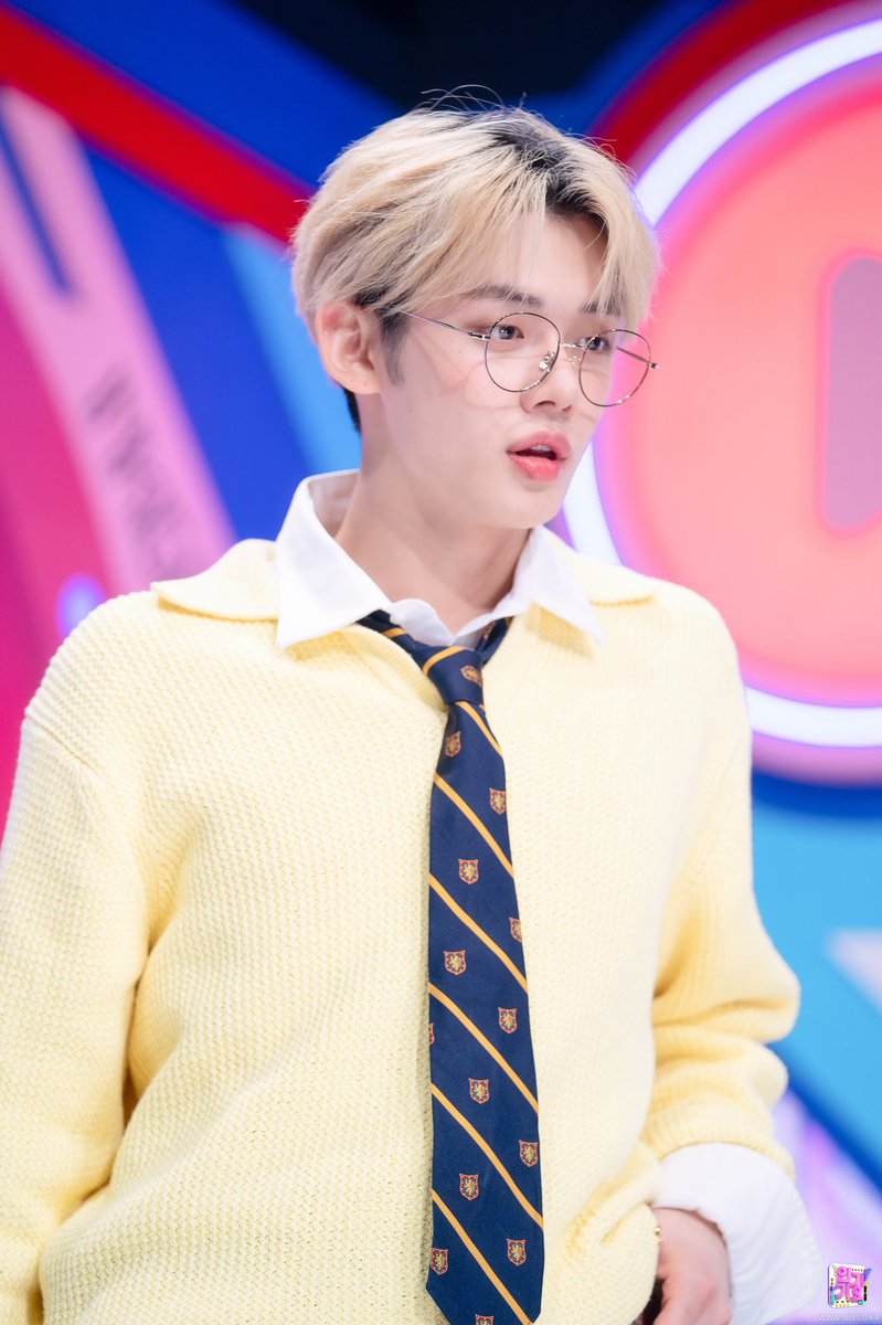 mo5txt's tweet photo. 인기가요 PD노트 [포토스케치] ♥NEW MC♥ ‘연준X노정의X서범준’의 첫 인기가요! - 연준
#TOMORROW_X_TOGETHER #투모로우바이투게더 @TXT_members https://t.co/MTUyYJmGO9