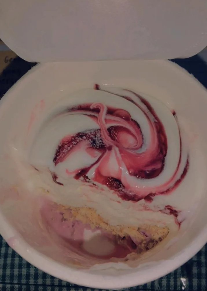yourxn_'s tweet photo. es krim nya bro https://t.co/HJdghyRcVV
